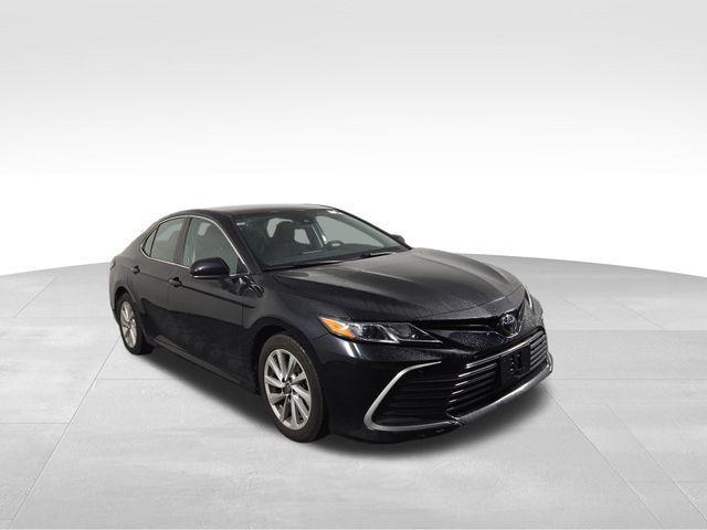 Photo of 2022 Midnight Black Metallic Toyota Camry