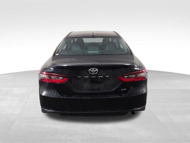 Photo of 2022 Midnight Black Metallic Toyota Camry