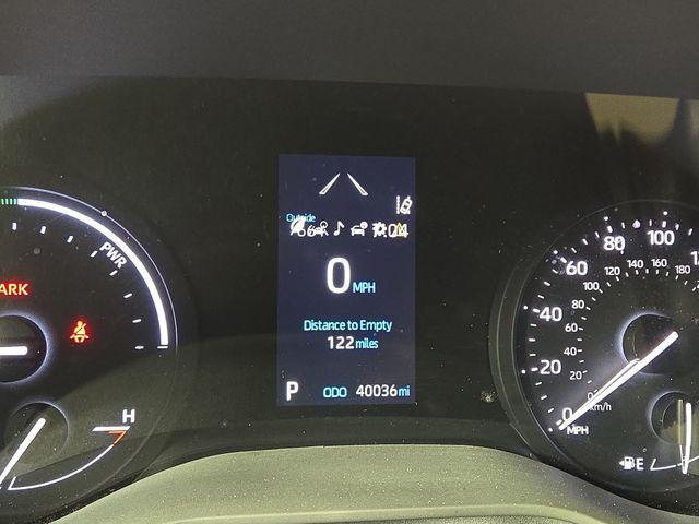 Photo of 2022 White Toyota Sienna