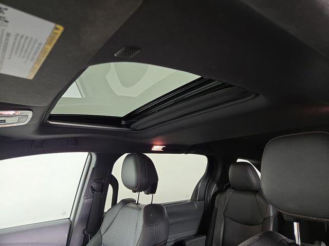 Photo of 2022 White Toyota Sienna
