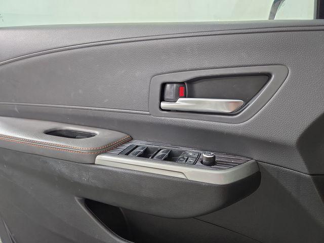 Photo of 2022 White Toyota Sienna