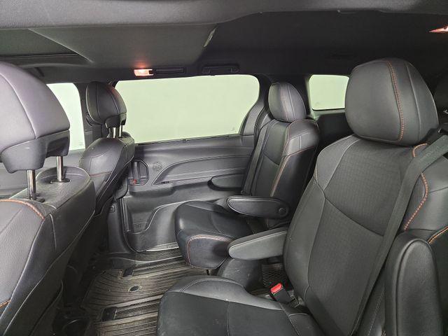 Photo of 2022 White Toyota Sienna