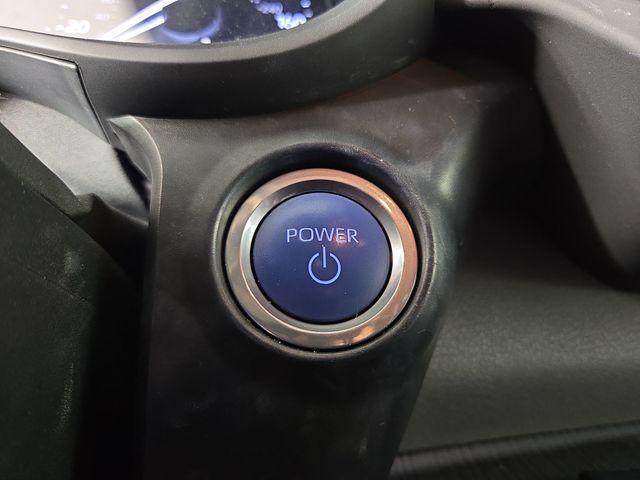 Photo of 2022 White Toyota Sienna