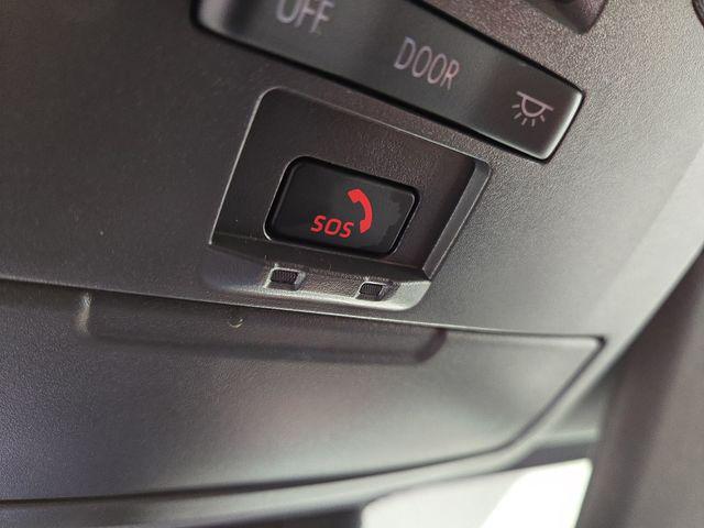 Photo of 2022 White Toyota Sienna