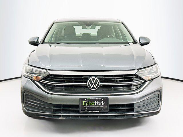 Photo of 2024 Platinum Gray Metallic Volkswagen Jetta