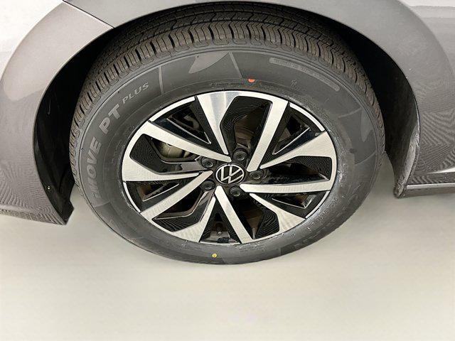 Photo of 2024 Platinum Gray Metallic Volkswagen Jetta