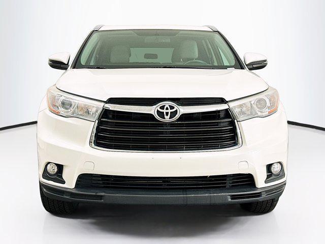 Photo of 2015 Blizzard Pearl Toyota Highlander