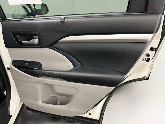 Photo of 2015 Blizzard Pearl Toyota Highlander