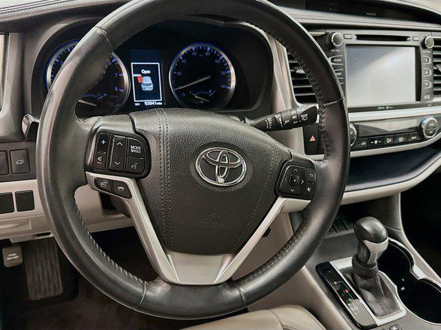 Photo of 2015 Blizzard Pearl Toyota Highlander