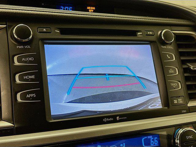 Photo of 2015 Blizzard Pearl Toyota Highlander