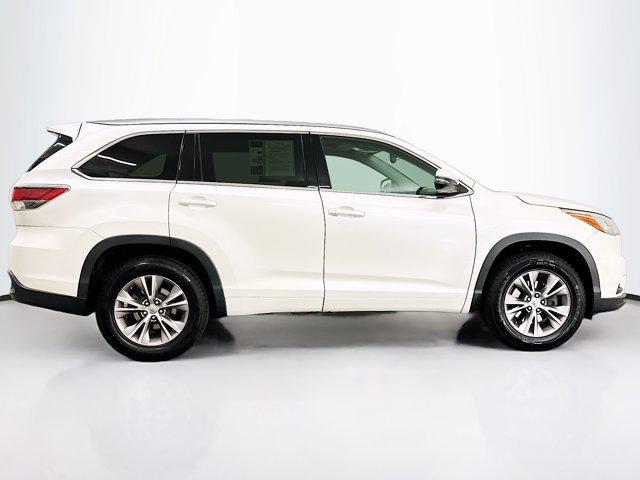 Photo of 2015 Blizzard Pearl Toyota Highlander
