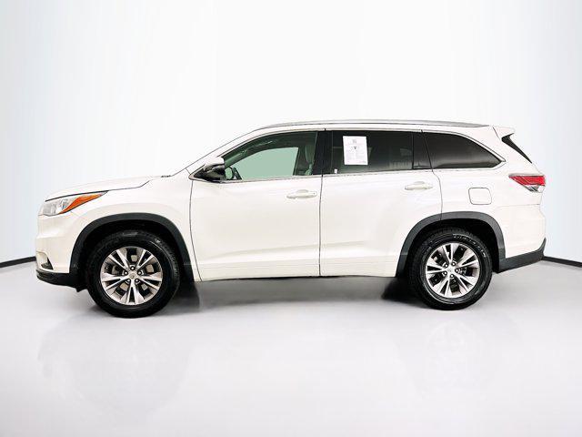Photo of 2015 Blizzard Pearl Toyota Highlander