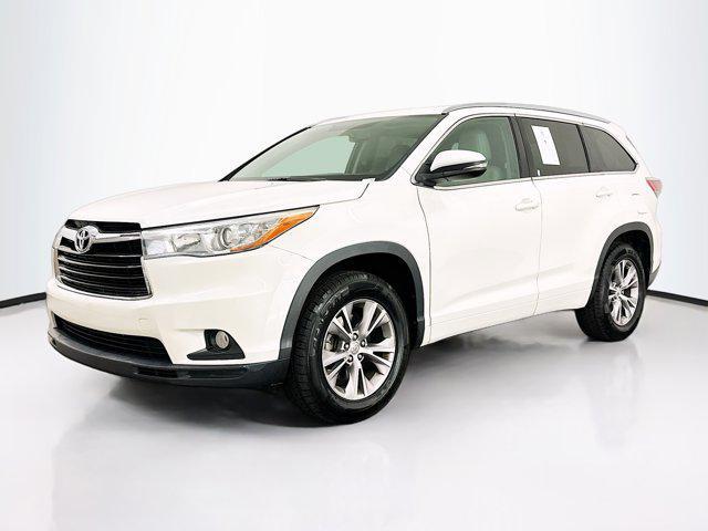 Photo of 2015 Blizzard Pearl Toyota Highlander