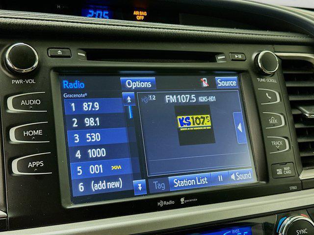 Photo of 2015 Blizzard Pearl Toyota Highlander
