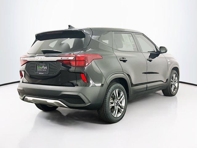 Photo of 2022 Cherry Black Kia Seltos