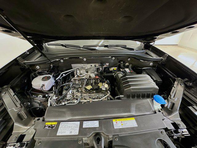 Photo of 2024 Deep Black Pearl Volkswagen Atlas Cross Sport