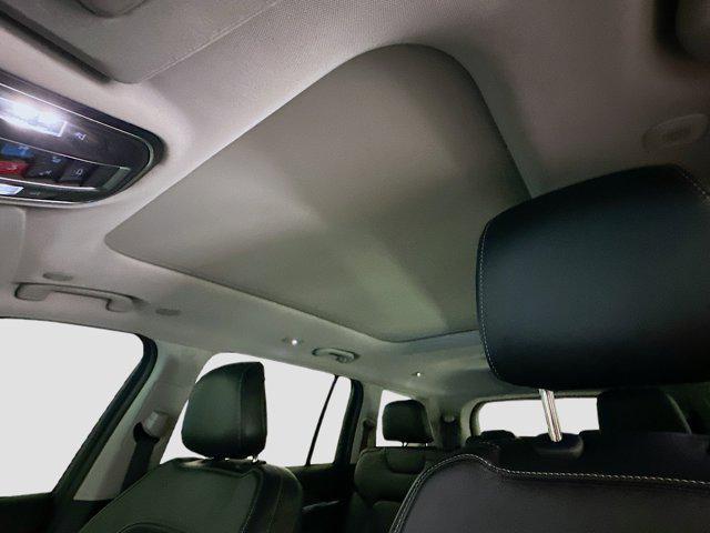 Photo of 2022 Rocky Mountain Pearlcoat Jeep Grand Cherokee L