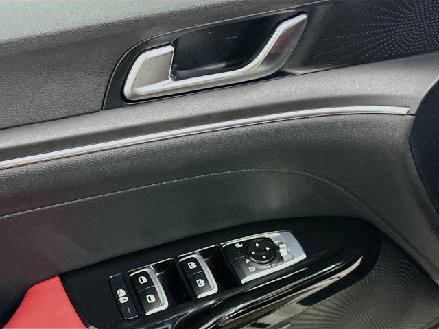 Photo of 2025 Snow White Pearl Kia K5