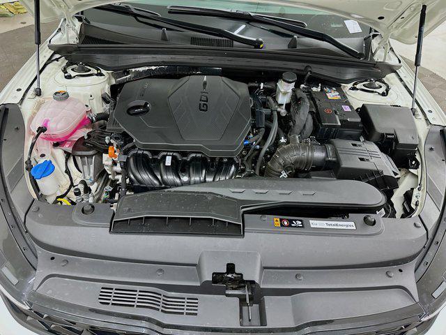 Photo of 2025 Snow White Pearl Kia K5