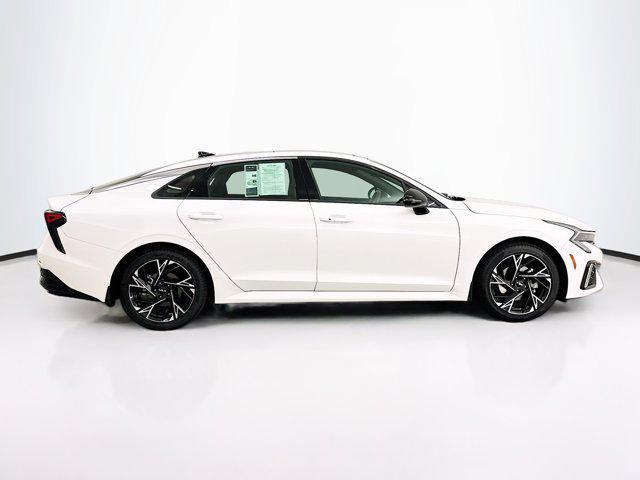 Photo of 2025 Snow White Pearl Kia K5