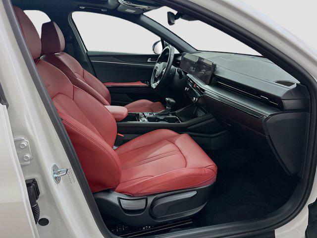 Photo of 2025 Snow White Pearl Kia K5