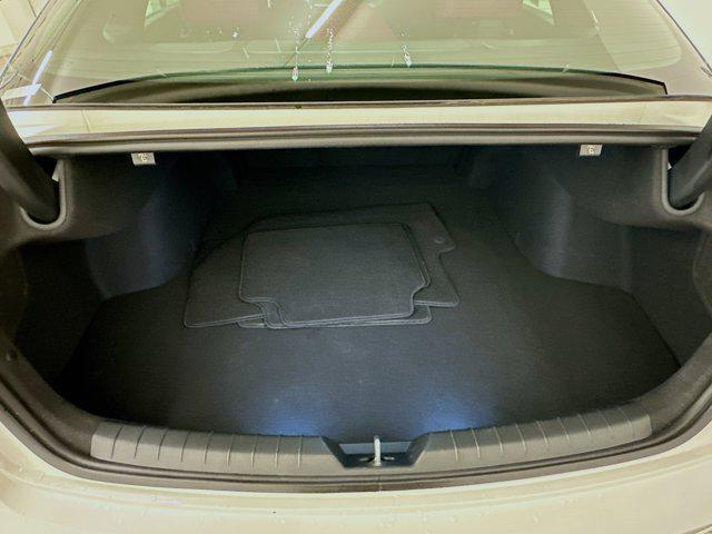 Photo of 2025 Snow White Pearl Kia K5