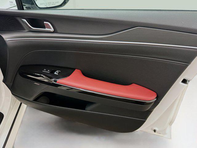 Photo of 2025 Snow White Pearl Kia K5