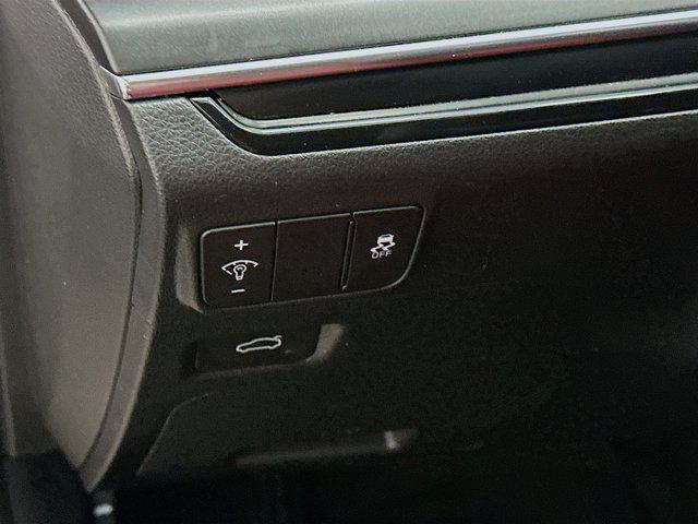 Photo of 2025 Snow White Pearl Kia K5