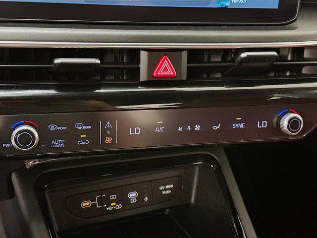 Photo of 2025 Snow White Pearl Kia K5