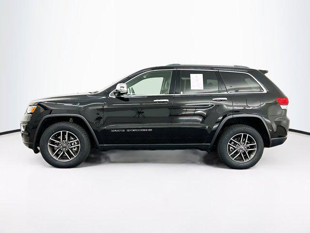 Photo of 2022 Diamond Black Crystal Pearlcoat Jeep Grand Cherokee