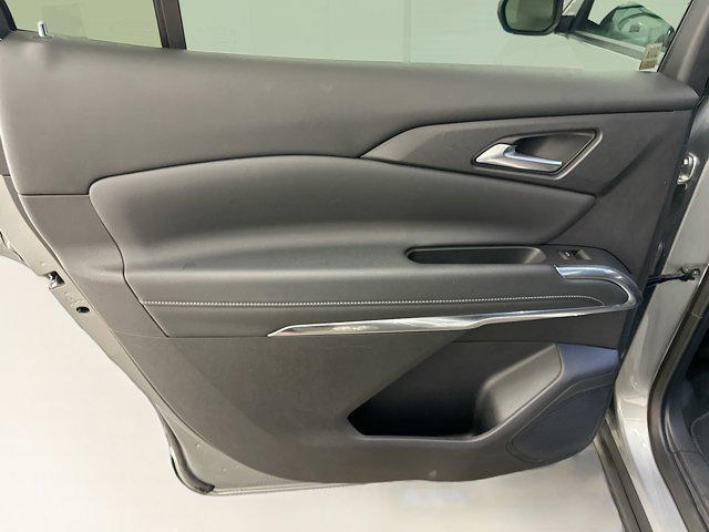 Photo of 2025 Sterling Gray Metallic Chevrolet Traverse