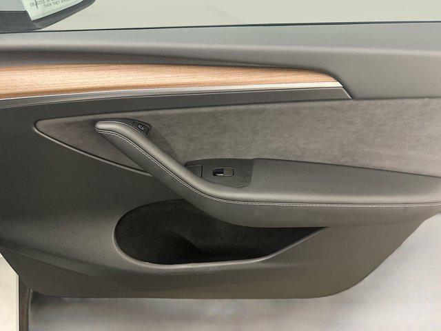 Photo of 2023 Pearl White Multi-Coat Tesla Model Y