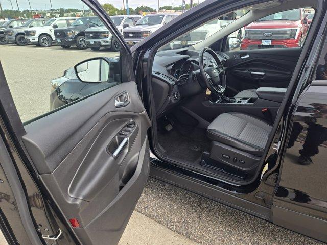 Photo of 2017 Black Ford Escape
