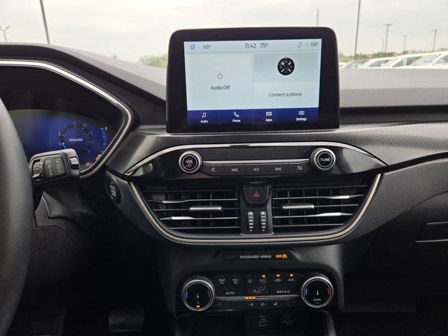 Photo of 2022 White Ford Escape