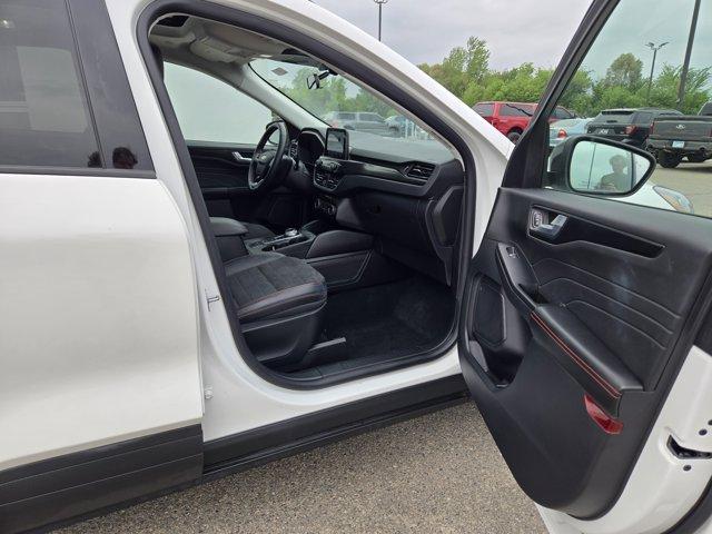 Photo of 2022 White Ford Escape