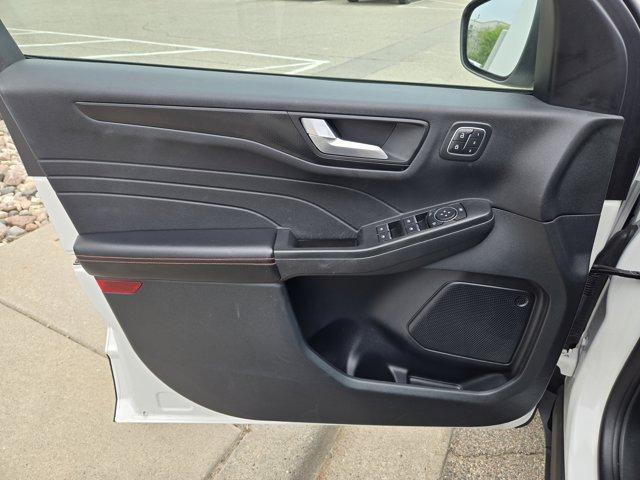 Photo of 2022 White Ford Escape