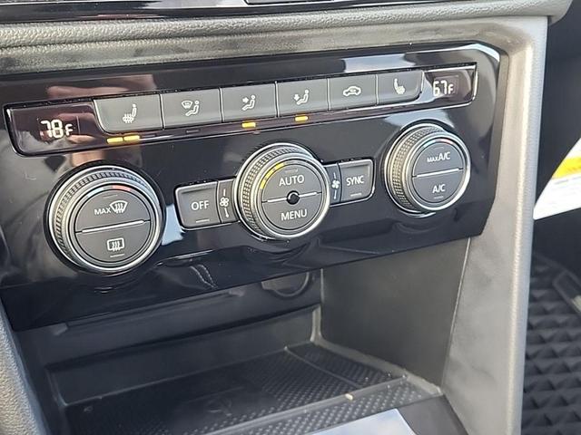 Photo of 2024 Deep Black Pearl Effect Volkswagen Taos