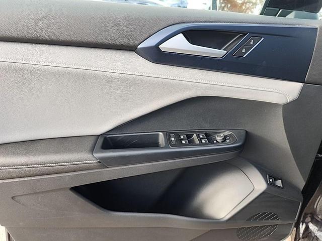 Photo of 2024 Deep Black Pearl Effect Volkswagen Taos
