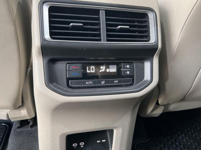 Photo of 2024 Pure White Volkswagen Atlas