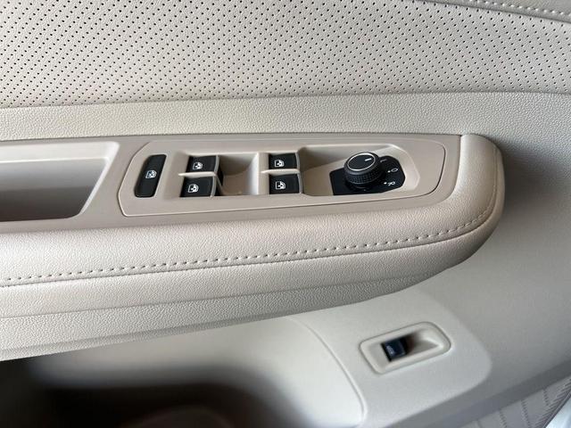 Photo of 2024 Pure White Volkswagen Atlas