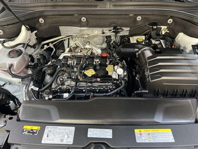 Photo of 2024 Pure White Volkswagen Atlas