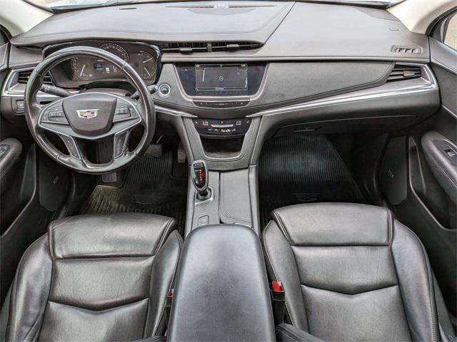 Photo of 2018 Radiant Silver Metallic Cadillac XT5