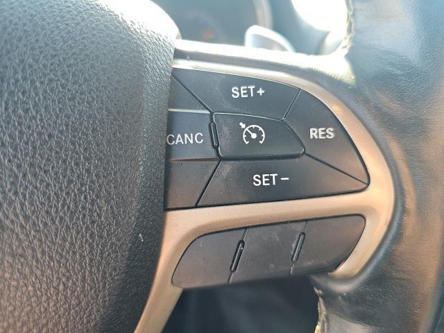 Photo of 2016 Bright White Clearcoat Jeep Grand Cherokee