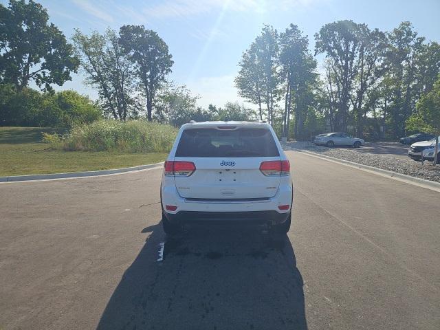 Photo of 2016 Bright White Clearcoat Jeep Grand Cherokee