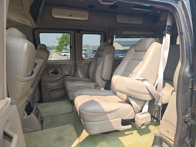 Photo of 2010 Onyx Black GMC Savana 1500