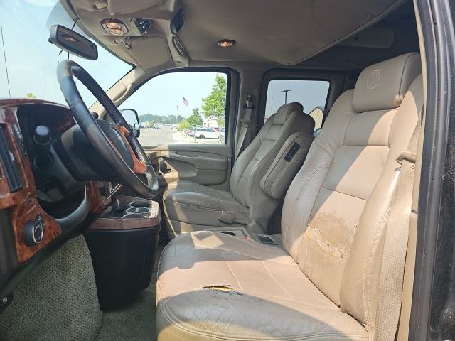 Photo of 2010 Onyx Black GMC Savana 1500