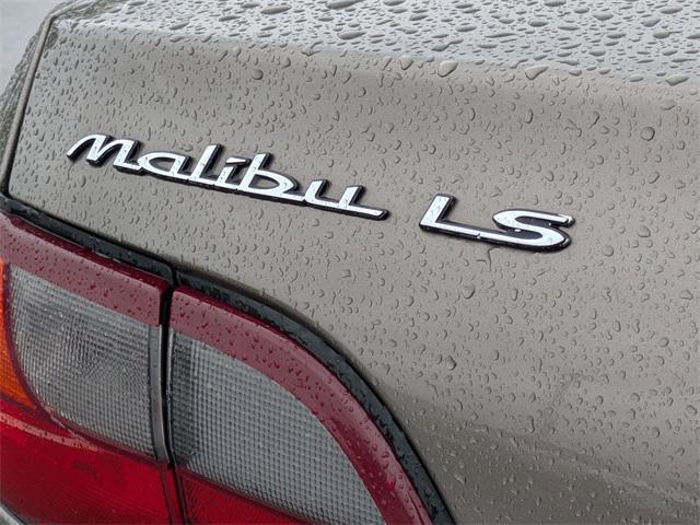 Photo of 1999 Green Chevrolet Malibu