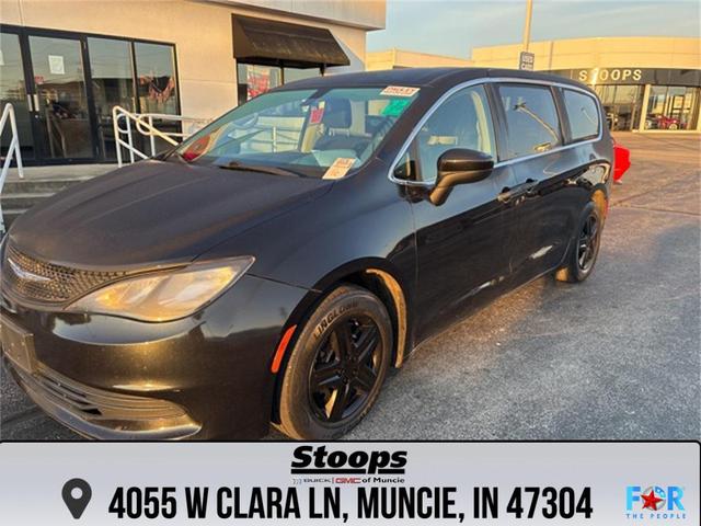 Photo of 2018 Brilliant Black Crystal Pearlcoat Chrysler Pacifica