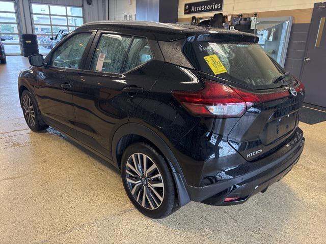 Photo of 2022 Super Black Nissan Kicks