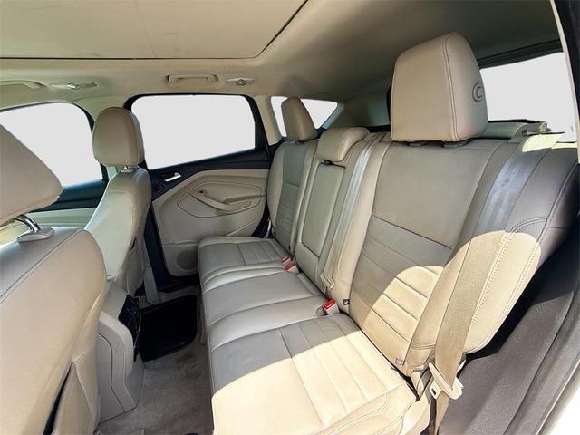 Photo of 2014 White Platinum Tricoat Ford Escape